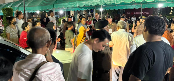 เลือกตั้งซ่อม ส.ก.หนองจอก ส่อวุ่น ชาวบ้านปิดสำนักงานเขตจี้ กกต.แจงผู้ชนะ