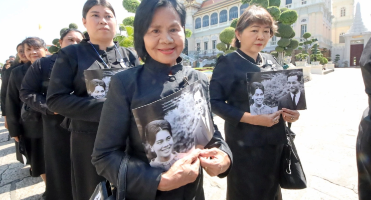 ราชสกุล-คณะบุคคล-พสกนิกร หลั่งไหลถวายสักการะพระบรมศพ พระพันปีหลวง