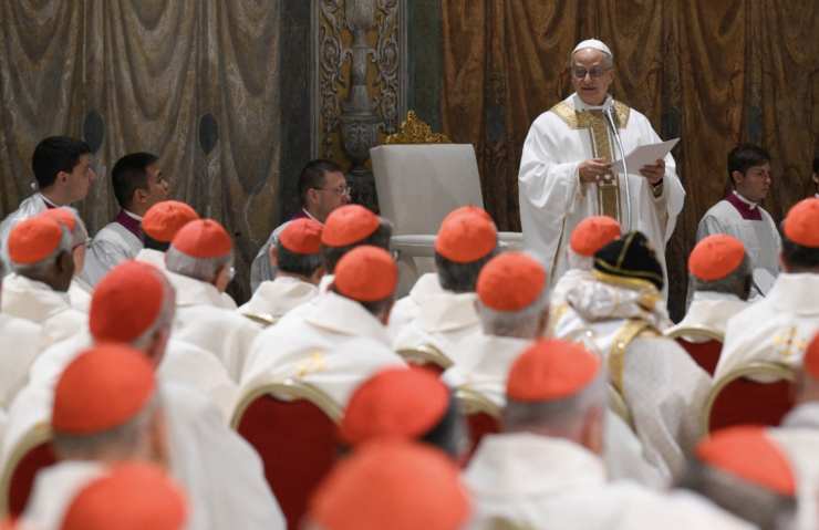 พระสันตะปาปาเลโอที่ 14 ทรงประกอบพิธีมิสซาแรกในนครรัฐวาติกัน ผู้นำโลกร่วมยินดี