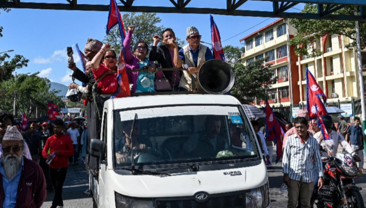 ชาวเนปาลหลายหมื่นคน เดินขบวนเรียกร้องหวนคืนระบอบกษัตริย์ ฟื้นฟูฮินดูเป็นศาสนาประจำชาติ